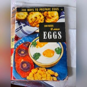 1940 "300 ways to serve Eggs" Cookbook Vintage Collectible
